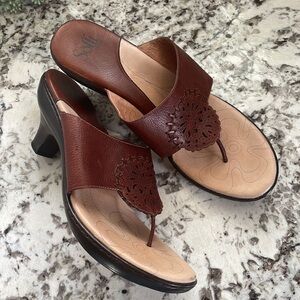 Sofft Women's Block Heel Brown Leather Embossed Leather Sandals Size 10